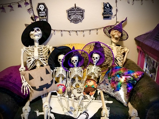 Skeleton family Halloween decorations
